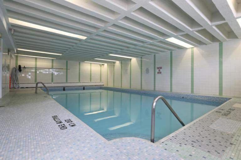 Bright Apartment Close To City With Free Parking Toronto Luaran gambar